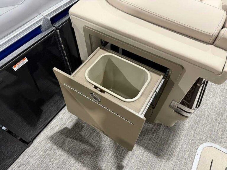 2026 Bennington 22MSB - SPS - Blackout US-ETWS0123L526 [photo 25]